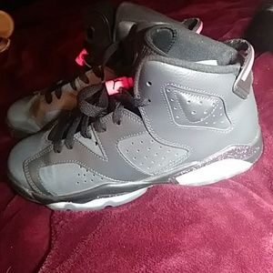 Jordans dark gray & pink with paint splatters